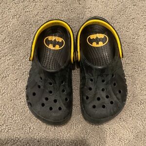 CROCS Kids Black and Yellow Logo Clogs 0284